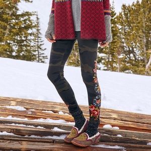 🆕 Johnny Was (JWLA) | Eden in Bloom Leggings Camo